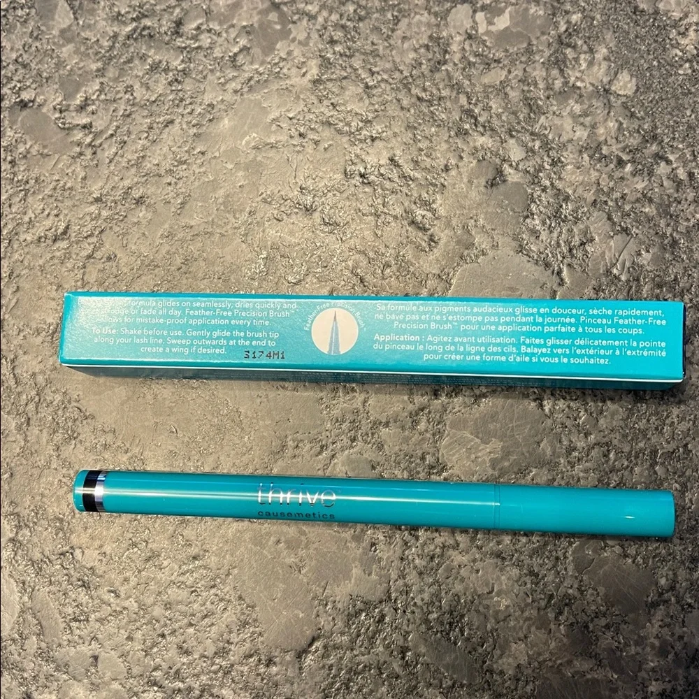 Thrive Causemetics Infinity Waterproof Liquid Eyeliner Pen in Lauren (black)